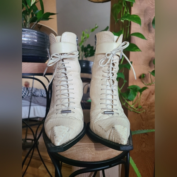 John Fluevog Cubist Cupcake Limited Edition White Snake W 7.5 - Picture 9 of 10